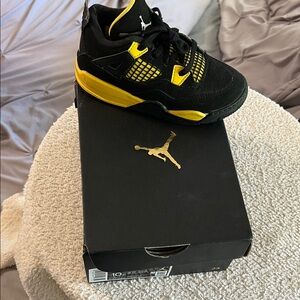Jordan 4 Retro “Thunder”